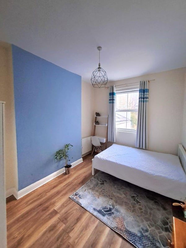 Room Graces Road in Greater London