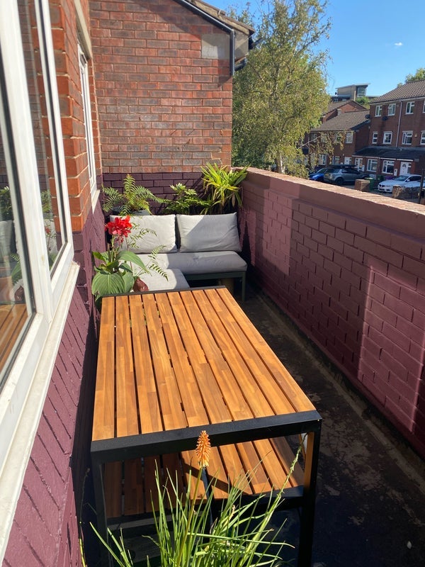 Room Usher Road in Greater London