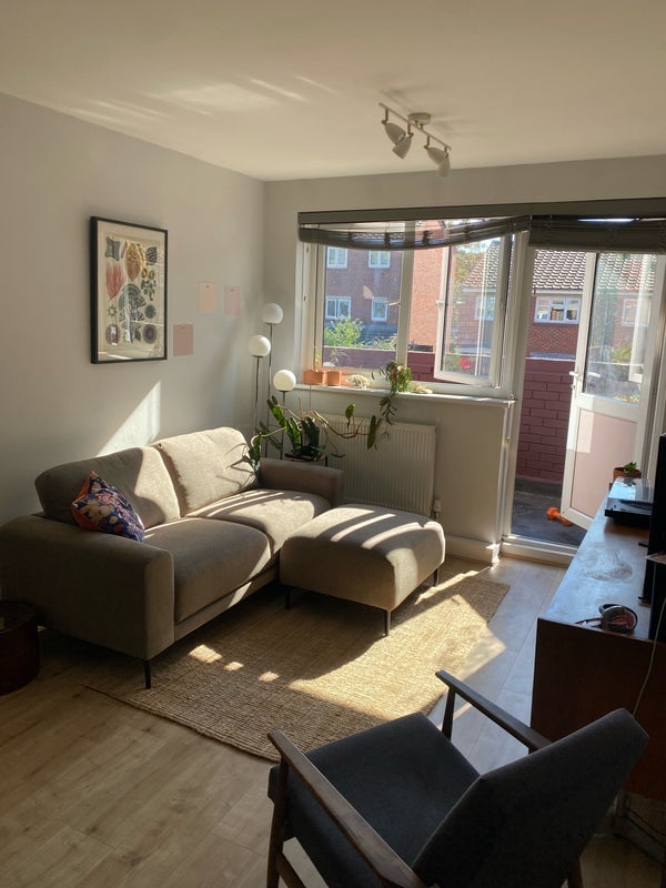 Room Usher Road in Greater London