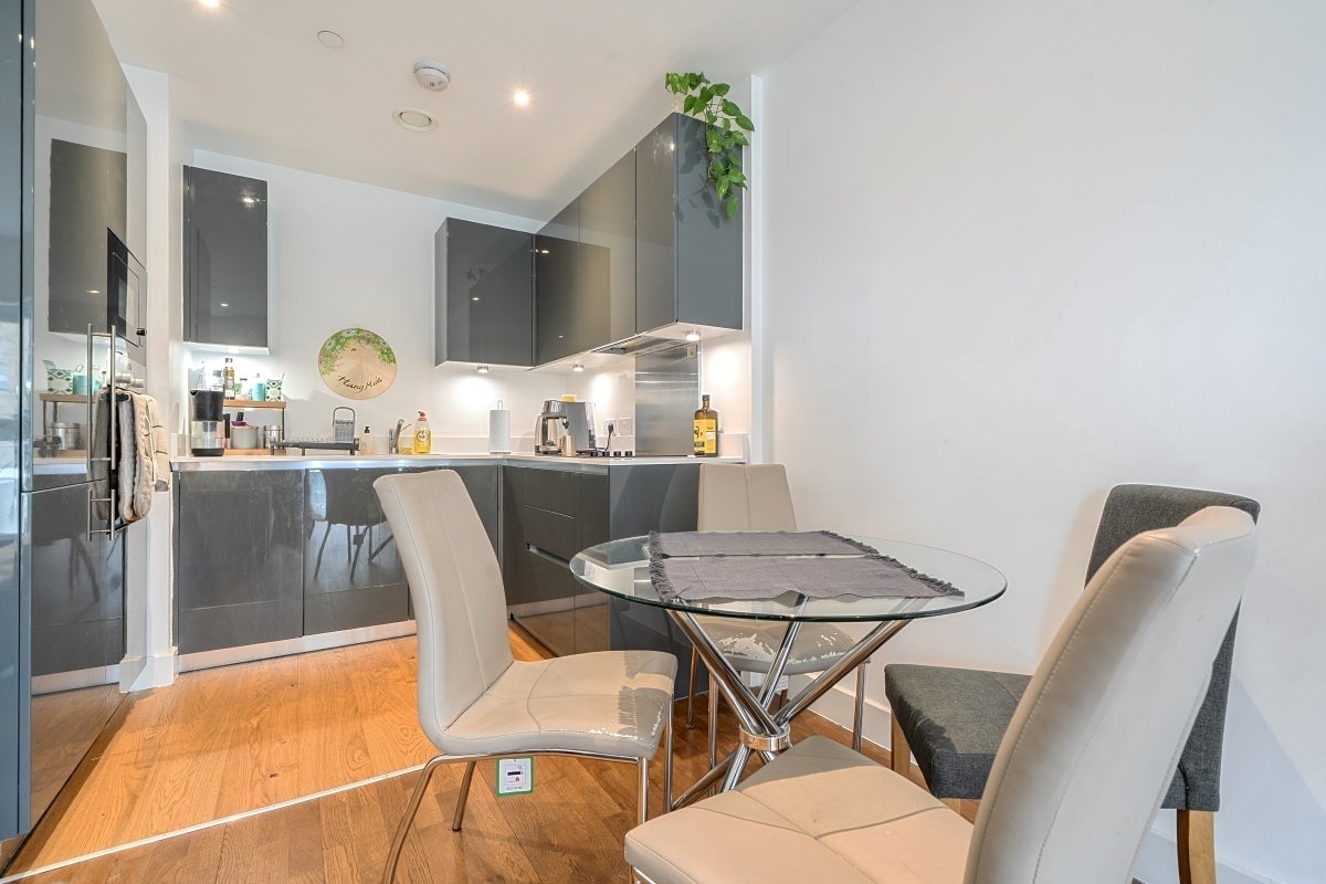 Flat Arsenal Way in Greater London
