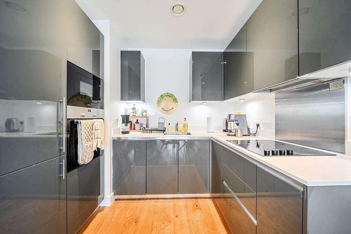 Flat Arsenal Way in Greater London