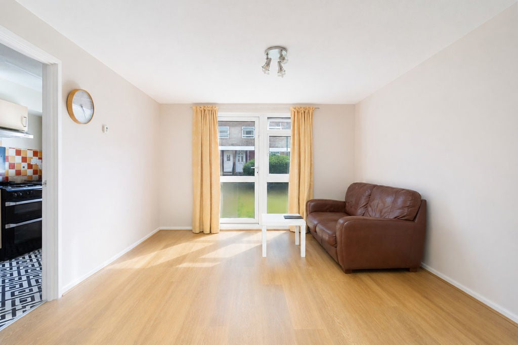 Flat Cotelands in Greater London