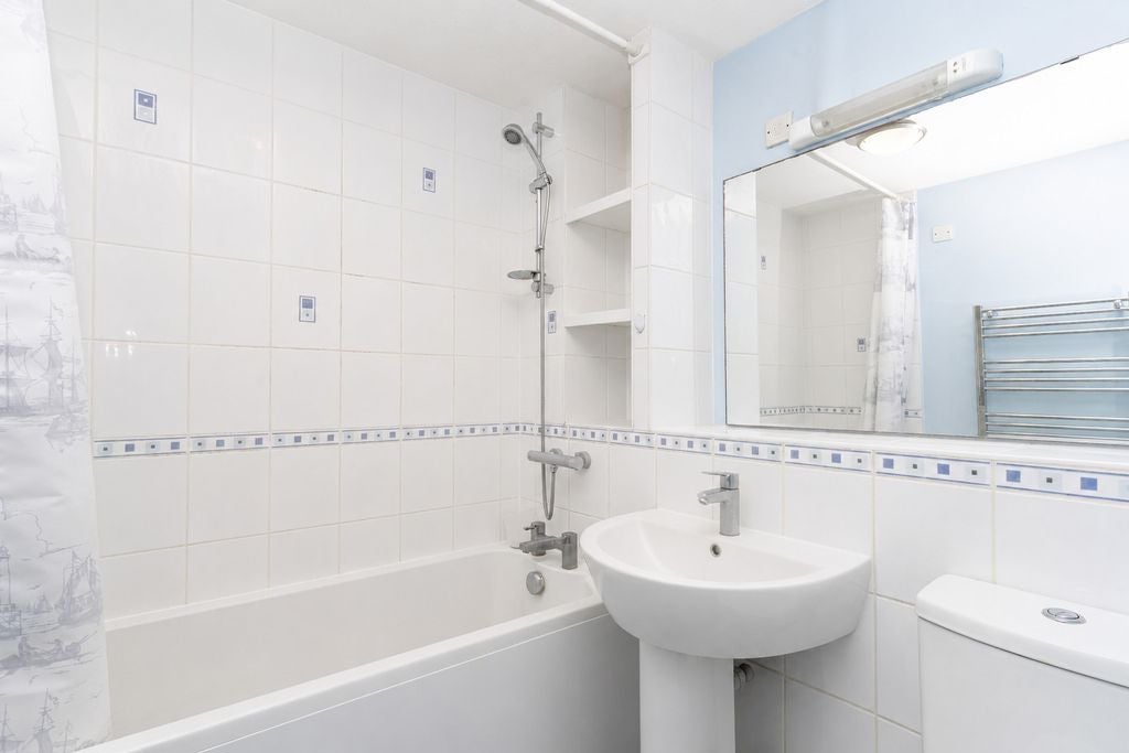 Flat Cotelands in Greater London