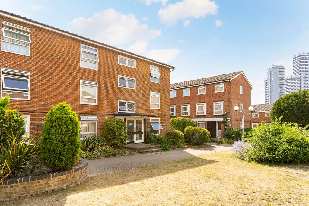 Flat Cotelands in Greater London