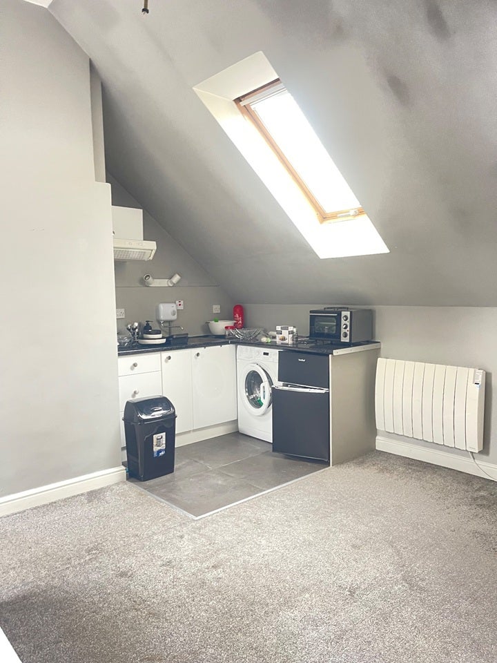 Flat Summerhouse Lane in Greater London