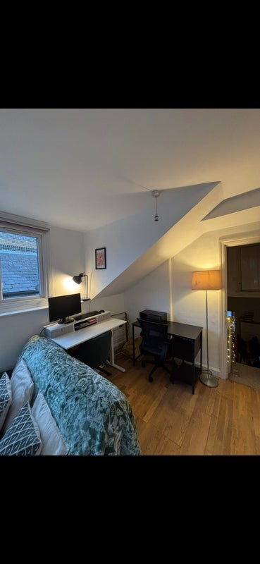Room Battersea Park Road in Greater London