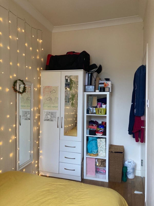 Room Battersea Park Road in Greater London