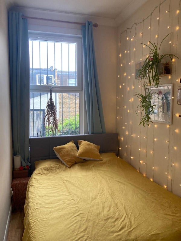 Room Battersea Park Road in Greater London