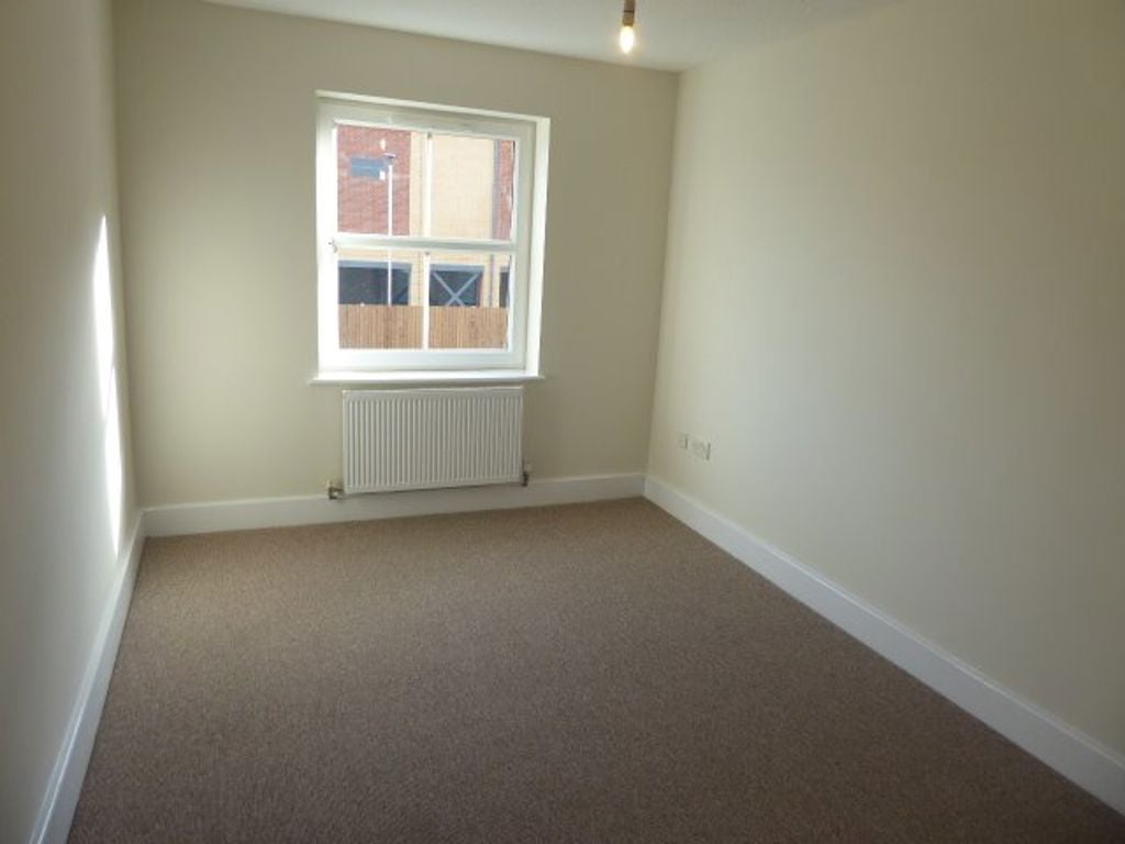Flat Henry Bird Way in Northampton