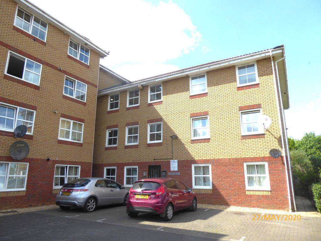 Flat Henry Bird Way in Northampton