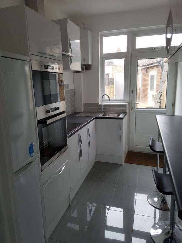 Room Cobham Road in Mole Valley