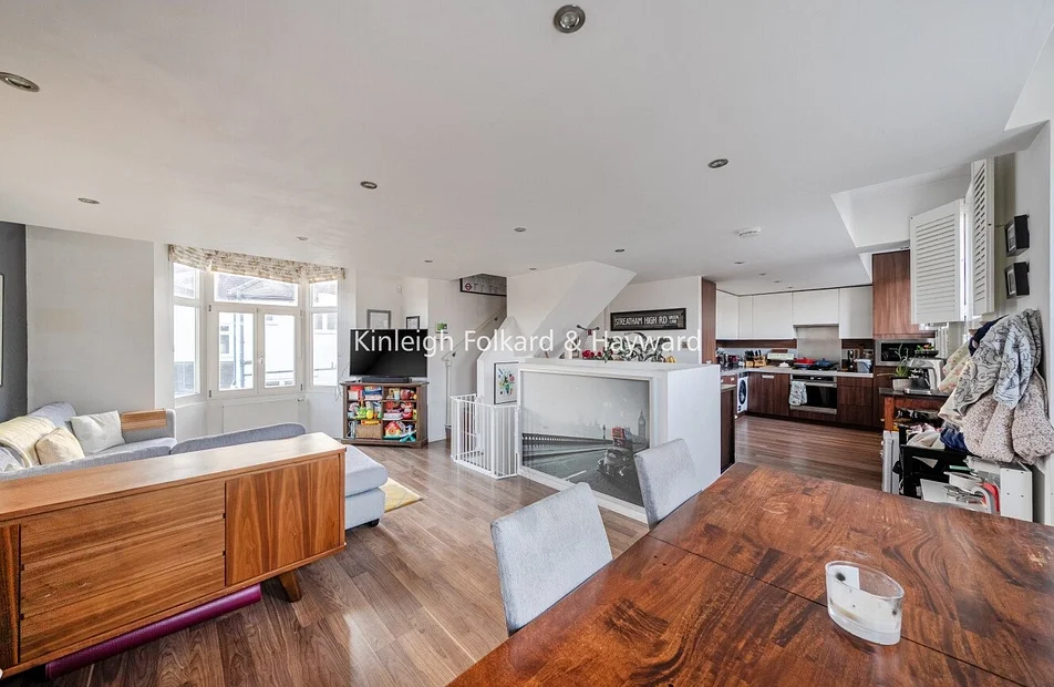 Flat Stockfield Road in Greater London