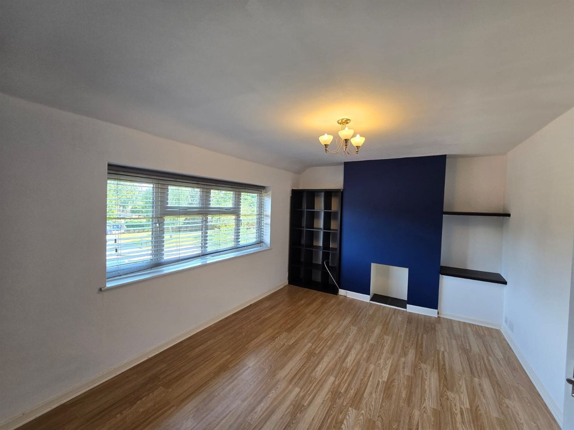 Flat Cleve Road in Greater London