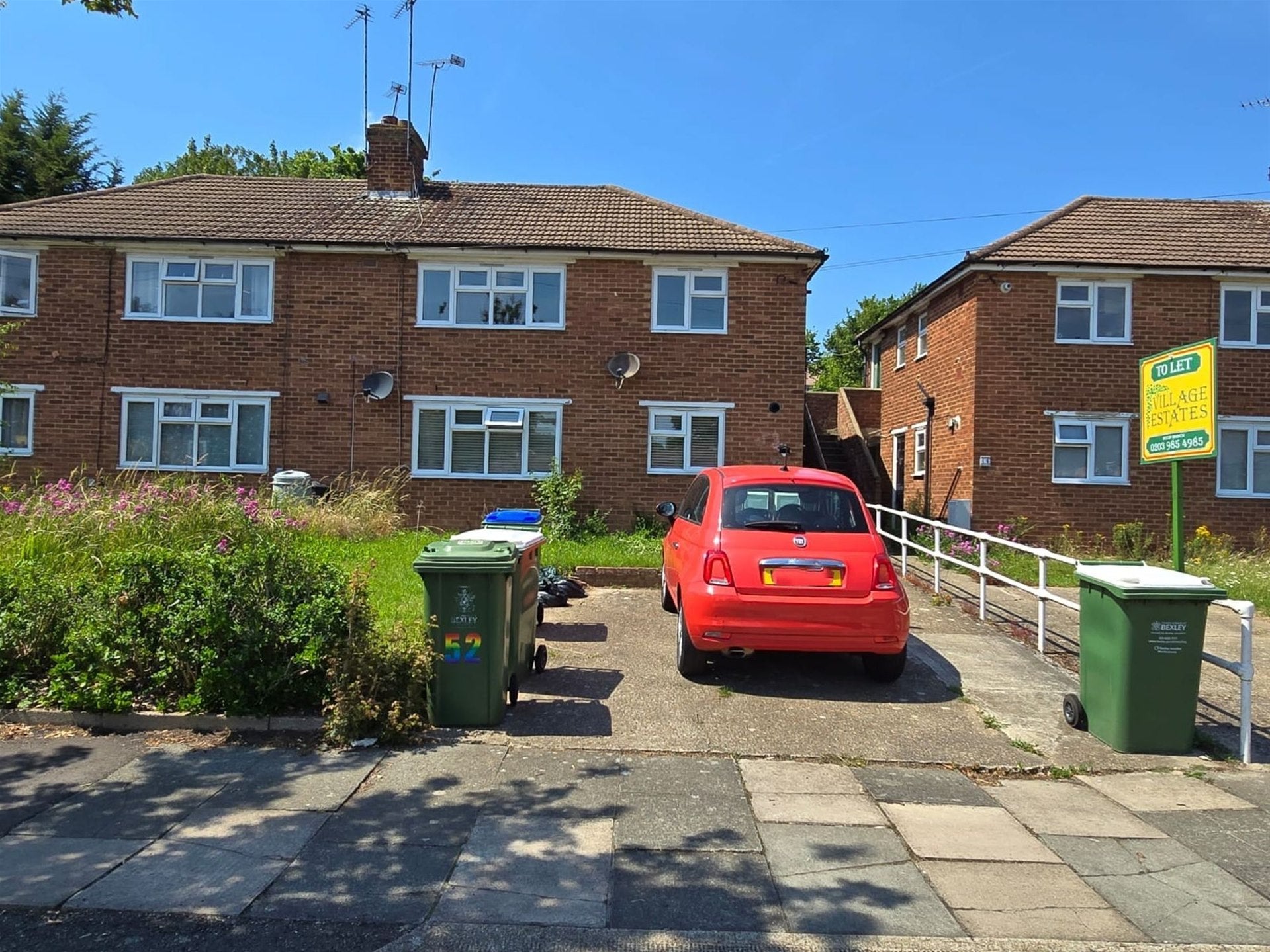 Flat Cleve Road in Greater London