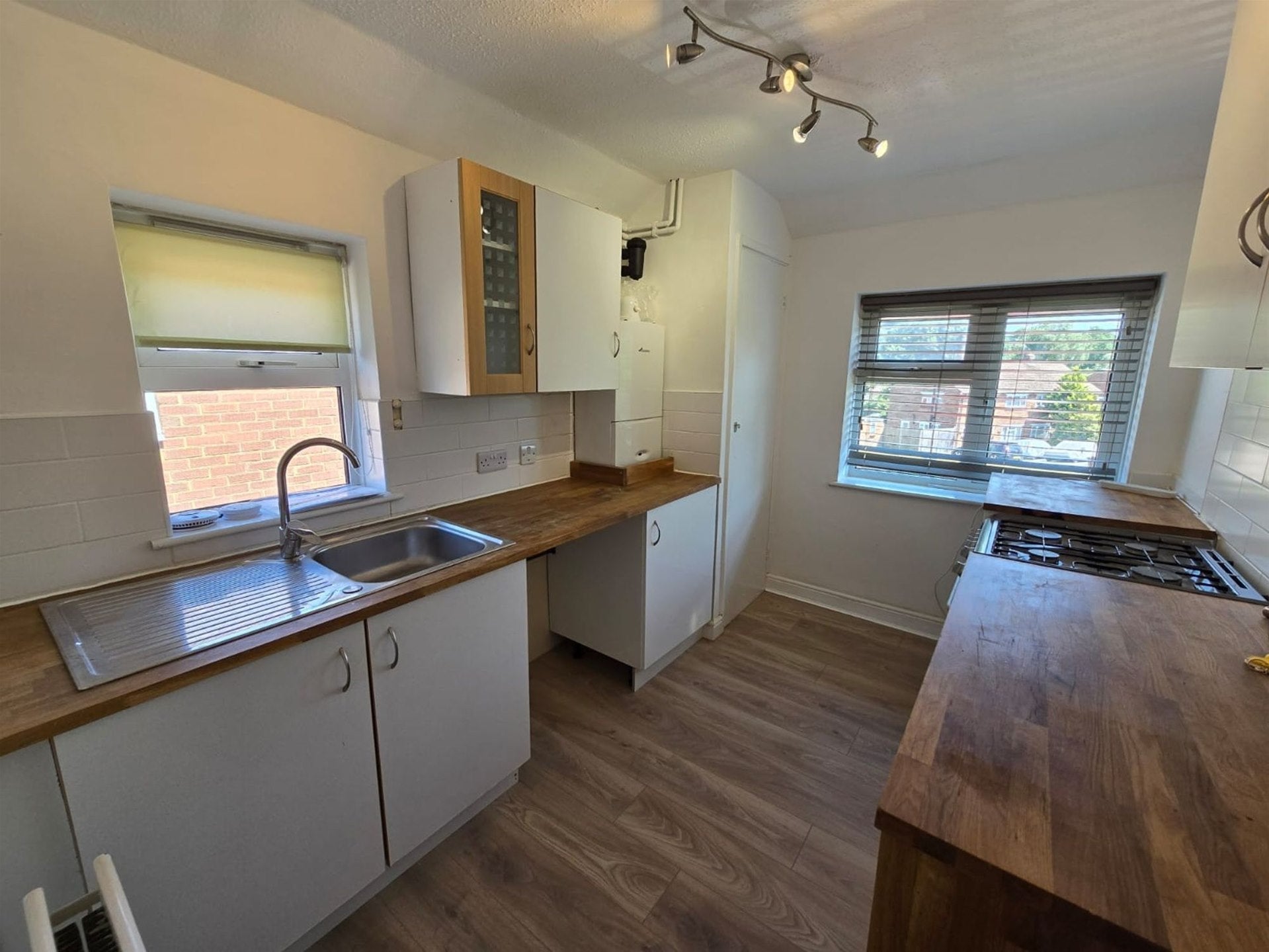Flat Cleve Road in Greater London