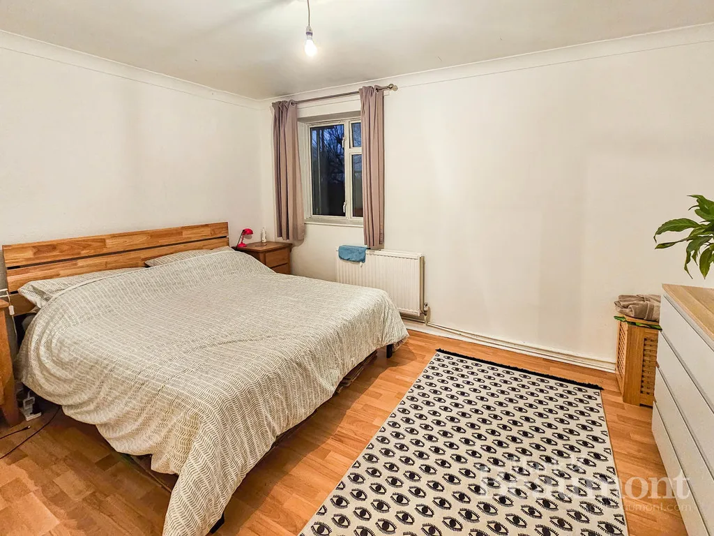 Flat Wickham Road in Greater London