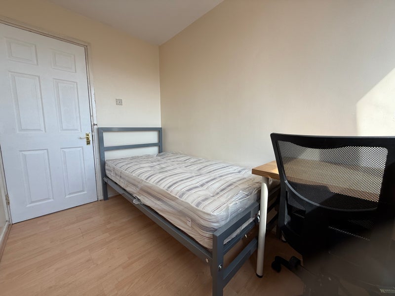 Flat Clipstone Street in City of Westminster
