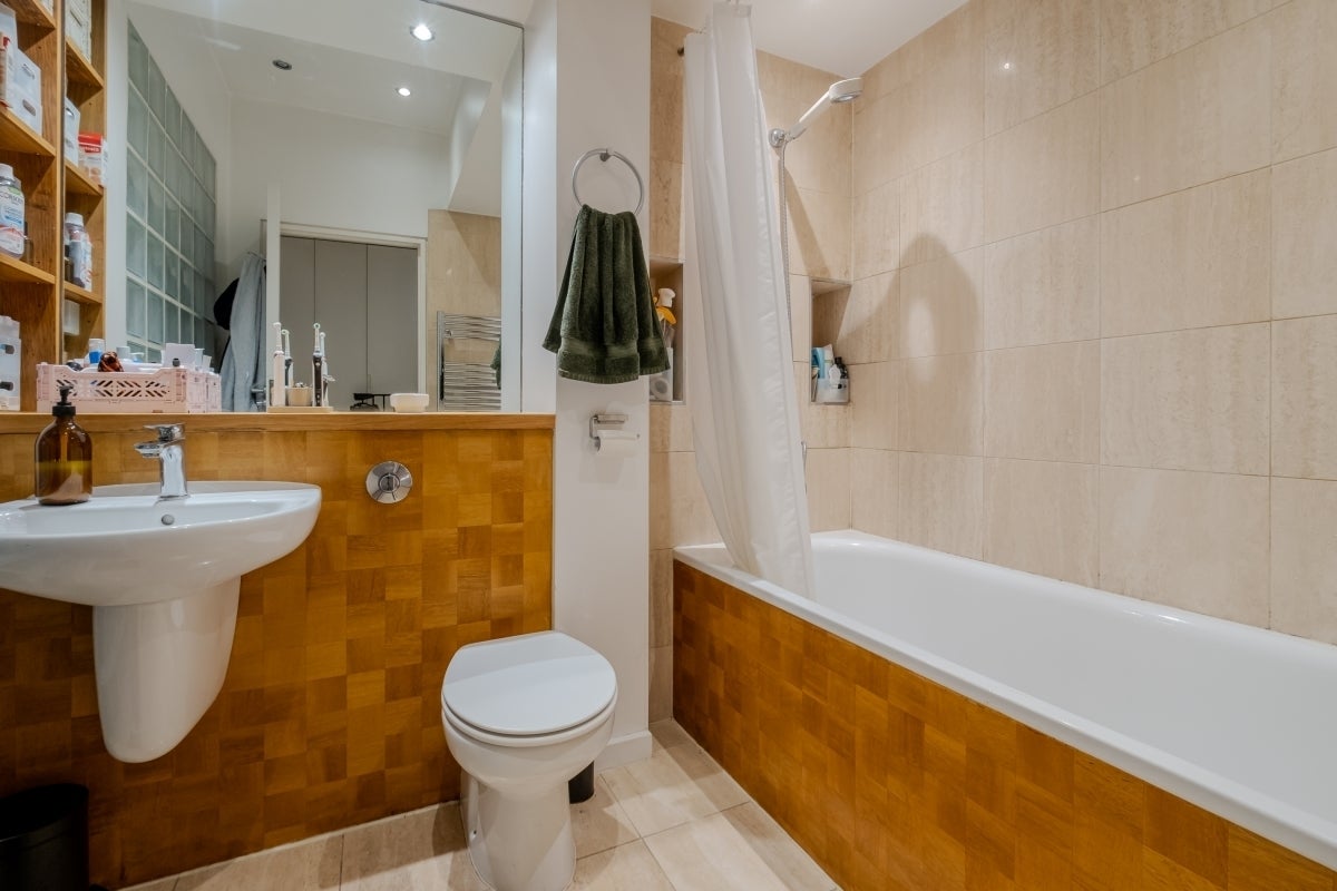 Flat Cambria Road in Greater London