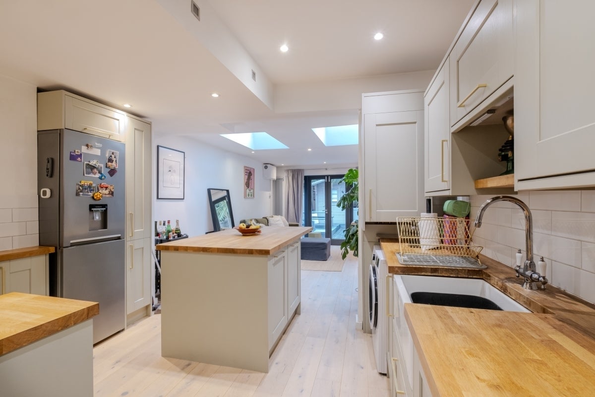Flat Cambria Road in Greater London