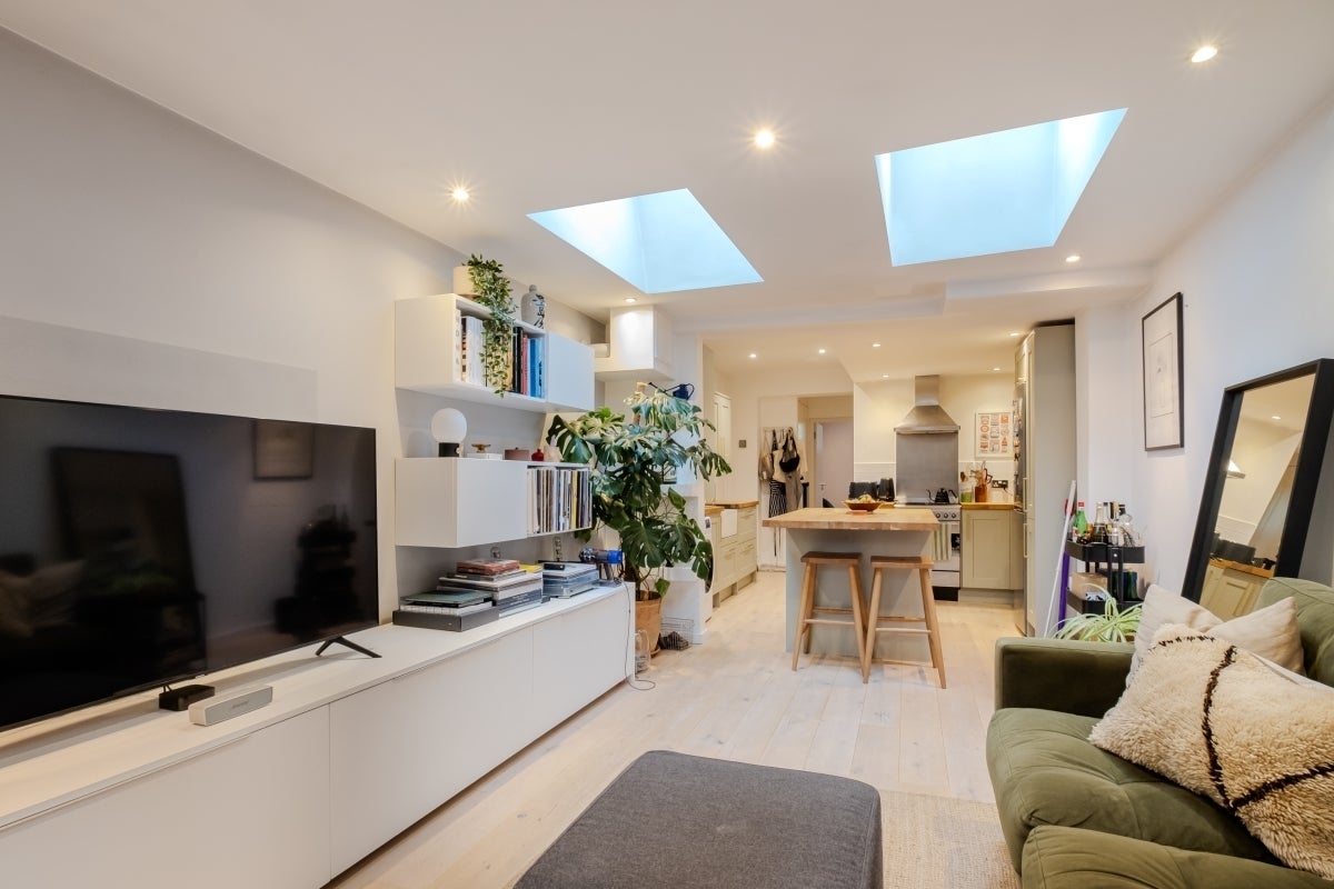 Flat Cambria Road in Greater London