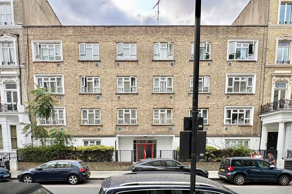 Flat Trebovir Road in Greater London