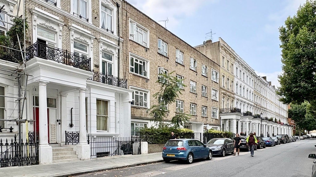 Flat Trebovir Road in Greater London