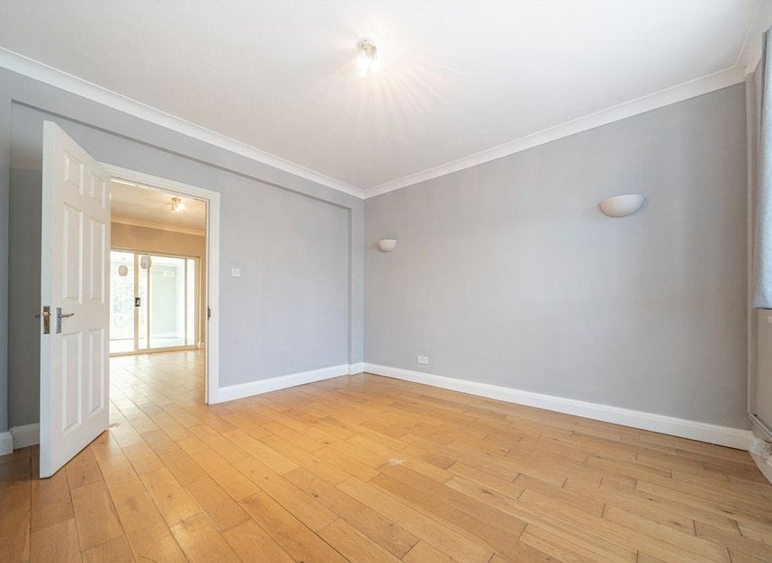 House Whitton Dene in Greater London