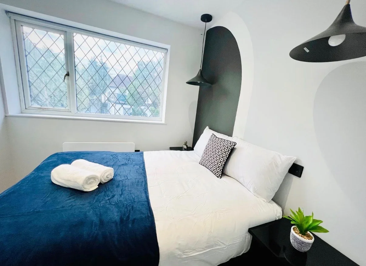 Room Greenford Road in Greater London