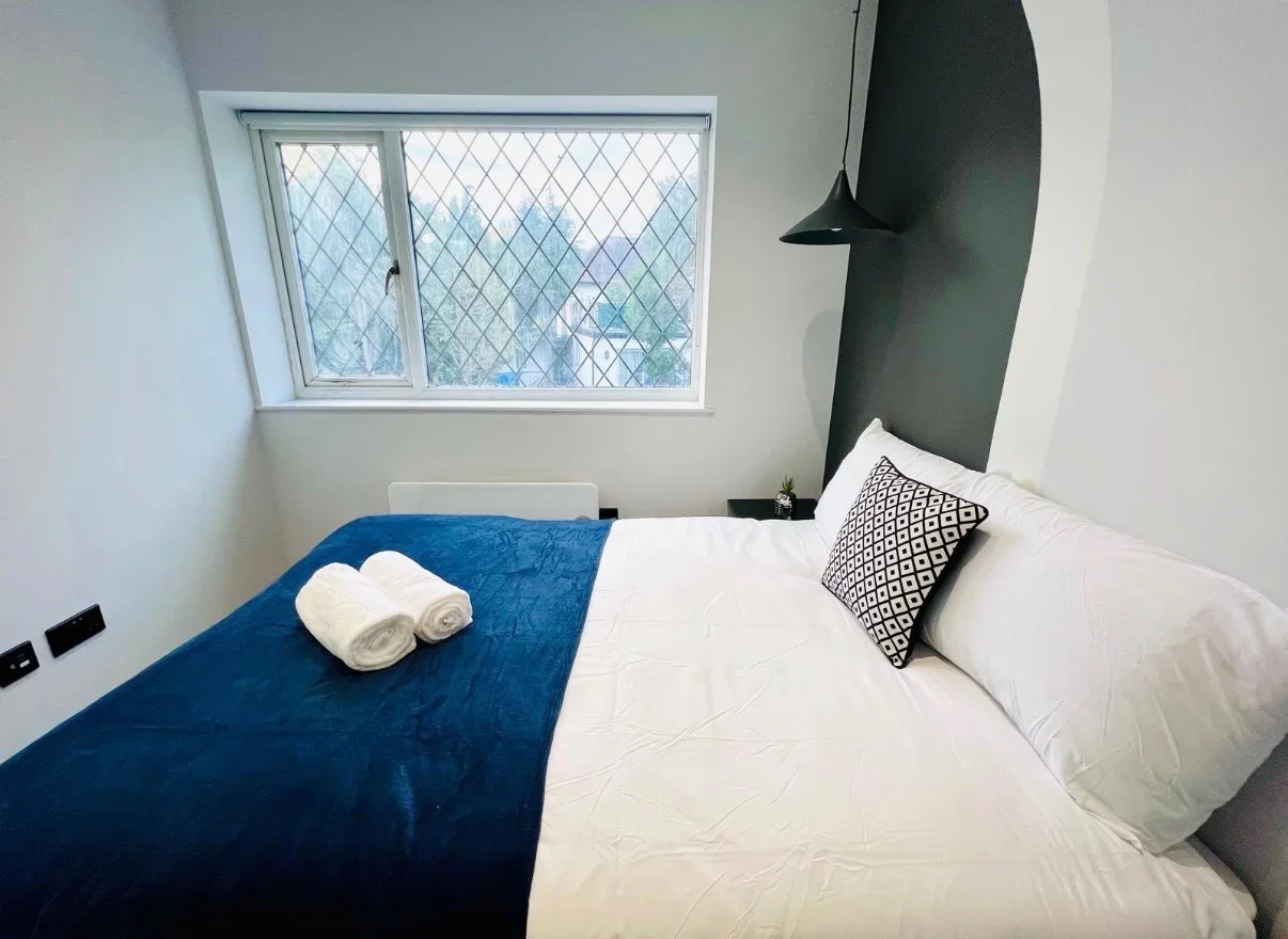 Room Greenford Road in Greater London