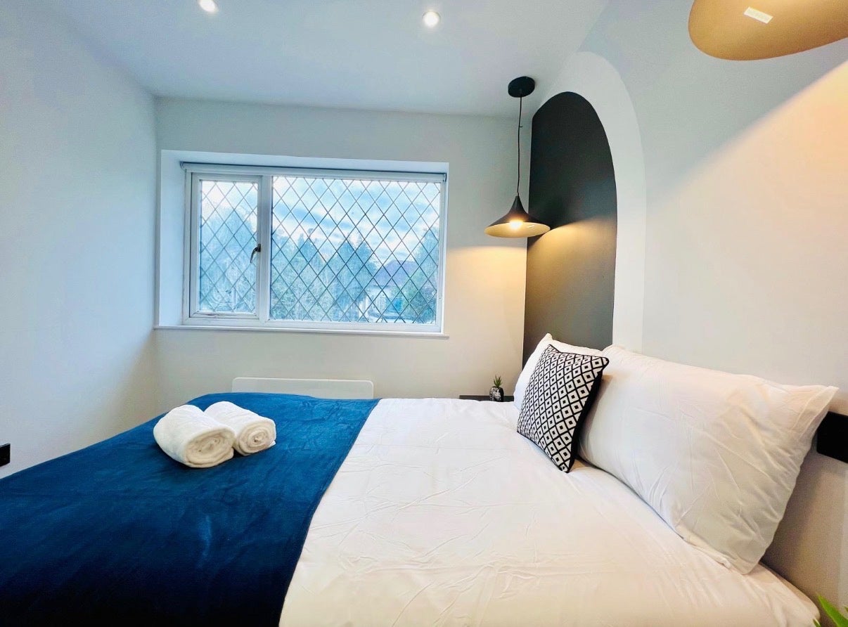 Room Greenford Road in Greater London
