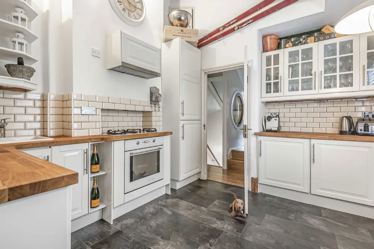 Flat Chale Road in Greater London