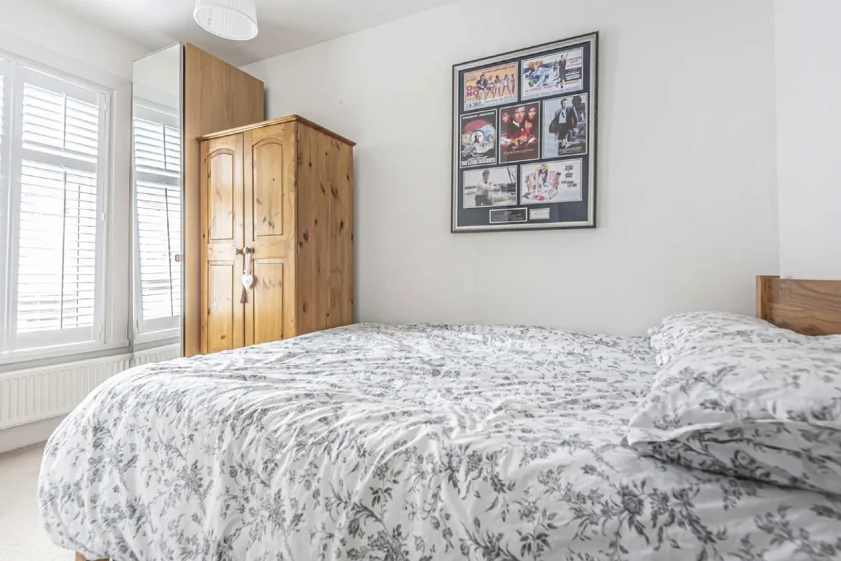 Flat Chale Road in Greater London