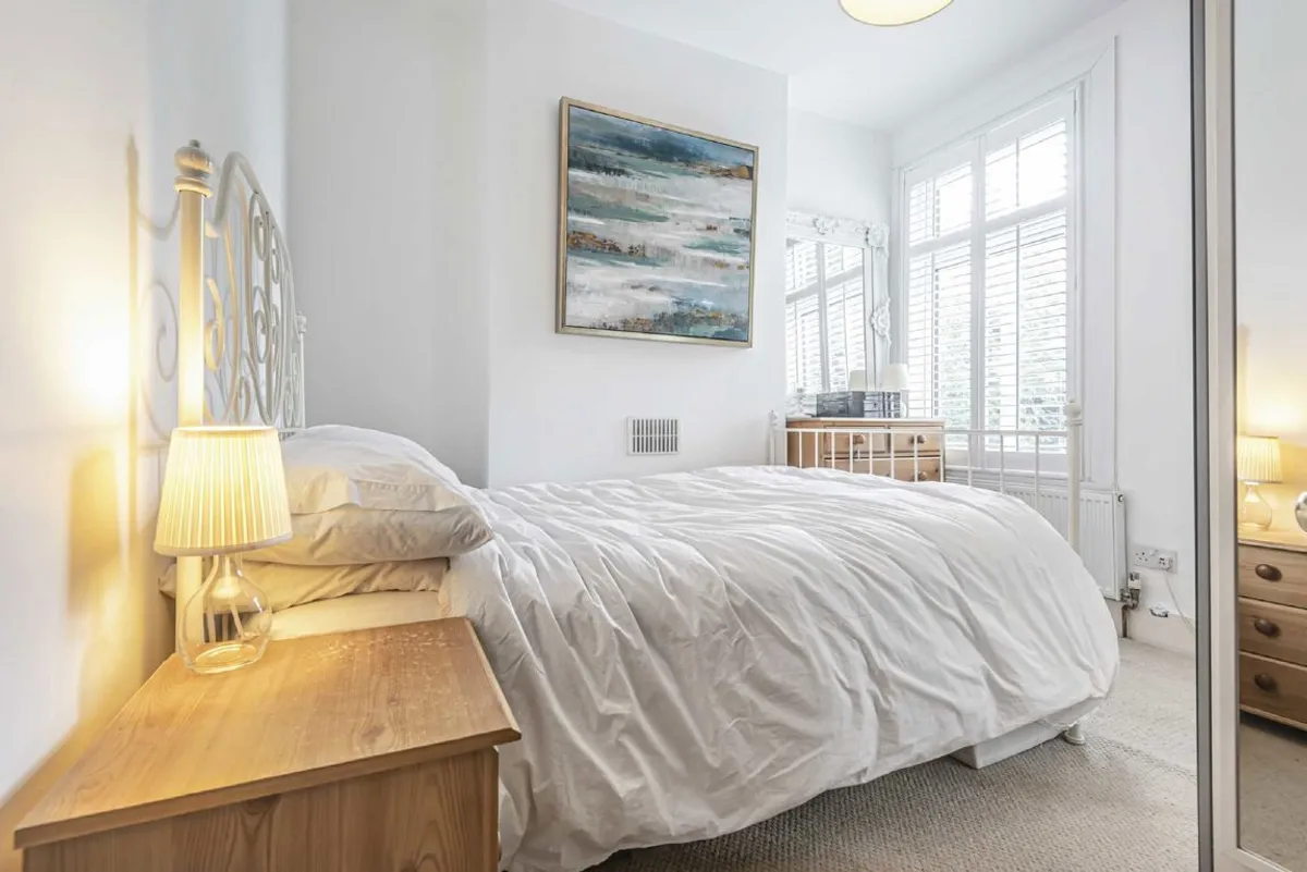 Flat Chale Road in Greater London