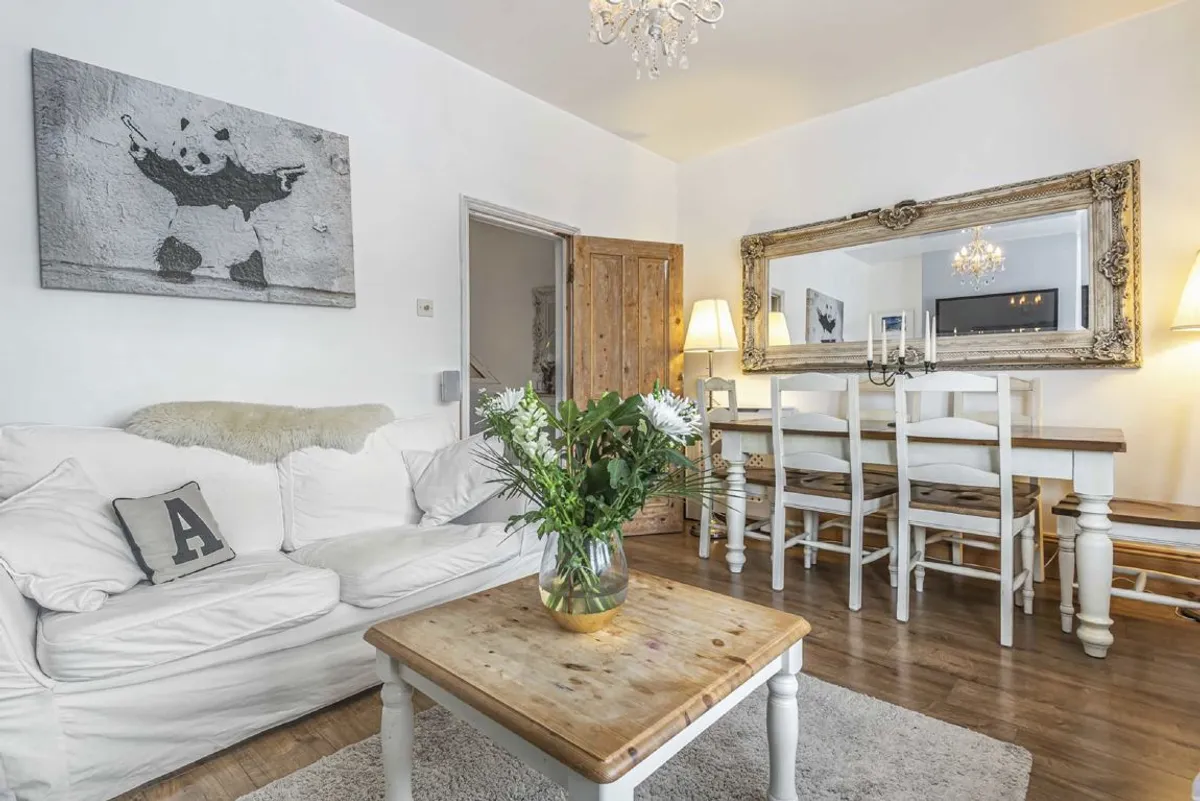 Flat Chale Road in Greater London