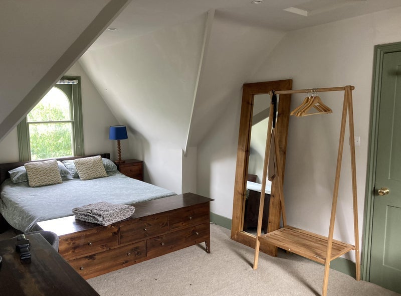Room Highwood Road in Greater London