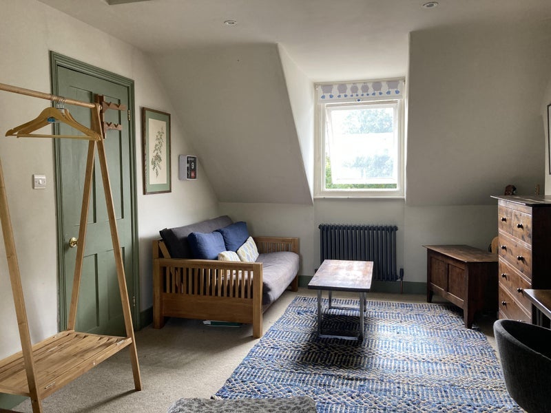 Room Highwood Road in Greater London