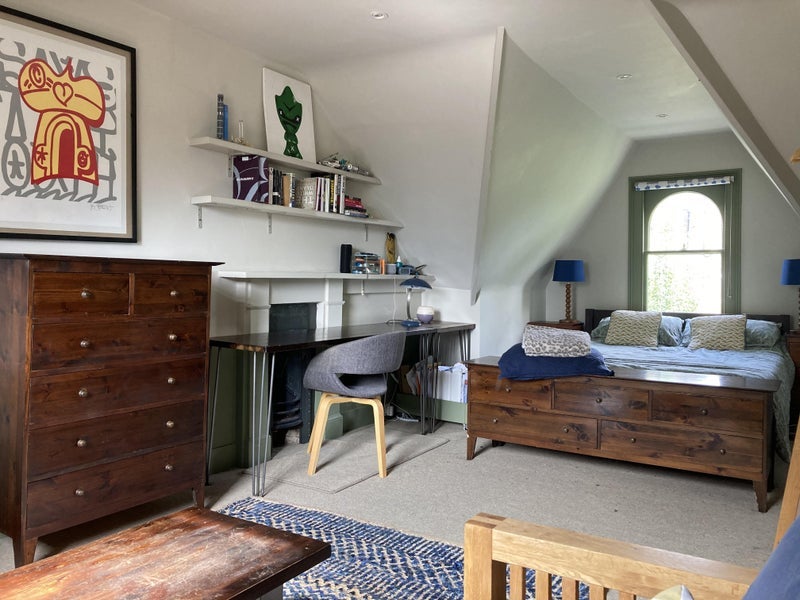 Room Highwood Road in Greater London