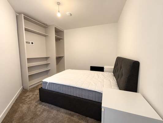 Flat Gooch Street North in Birmingham