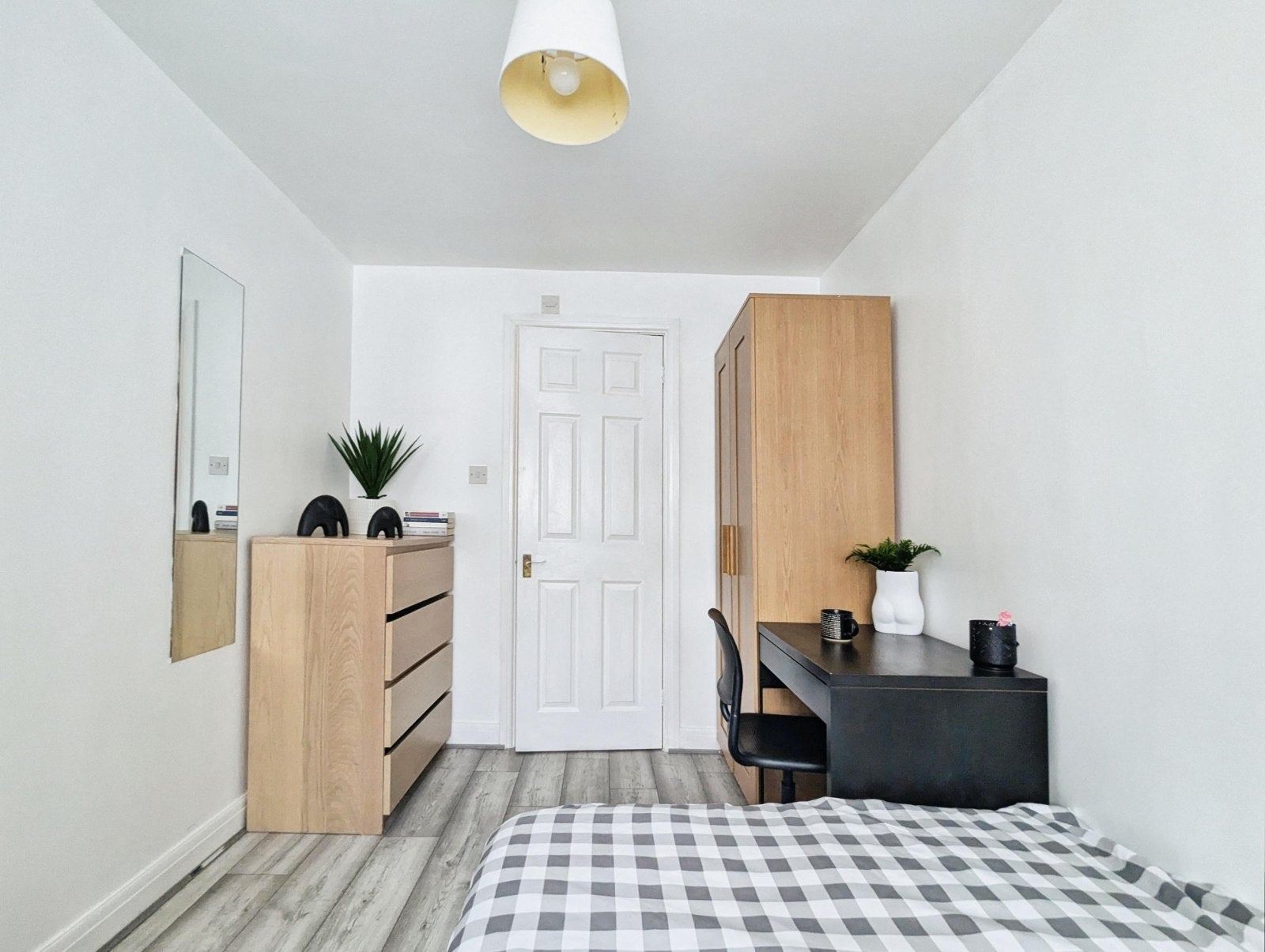 Flat Forrester Close in Canterbury