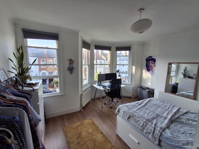 House Roseberry Gardens in Greater London