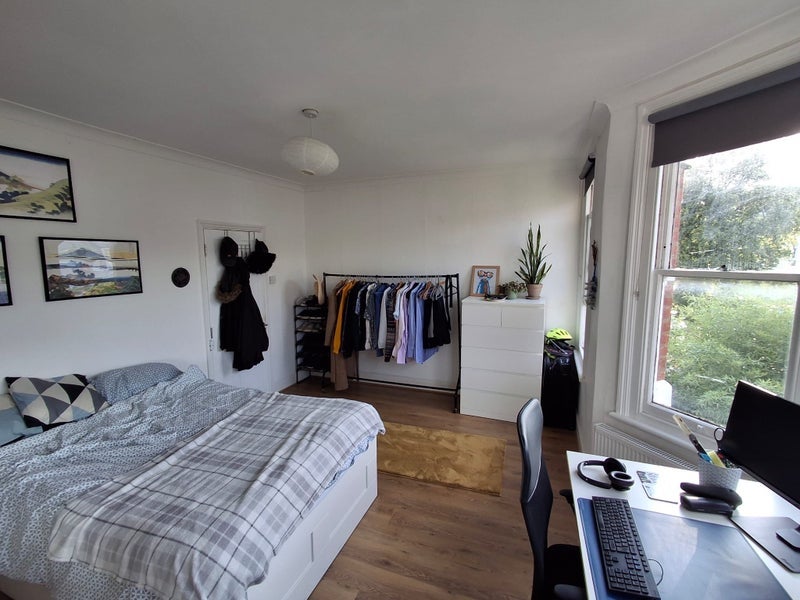 House Roseberry Gardens in Greater London