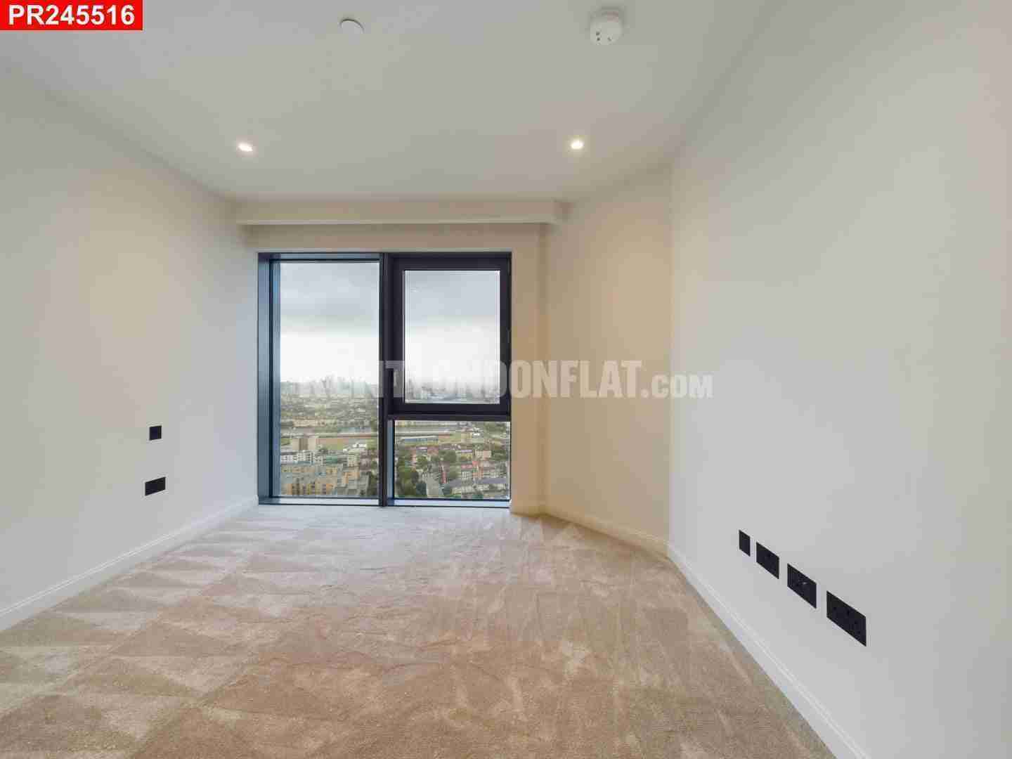 Flat Marsh Wall in Greater London