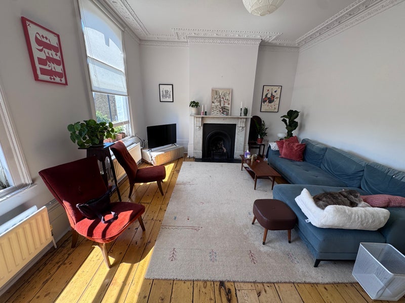 Room Mountgrove Road in Greater London