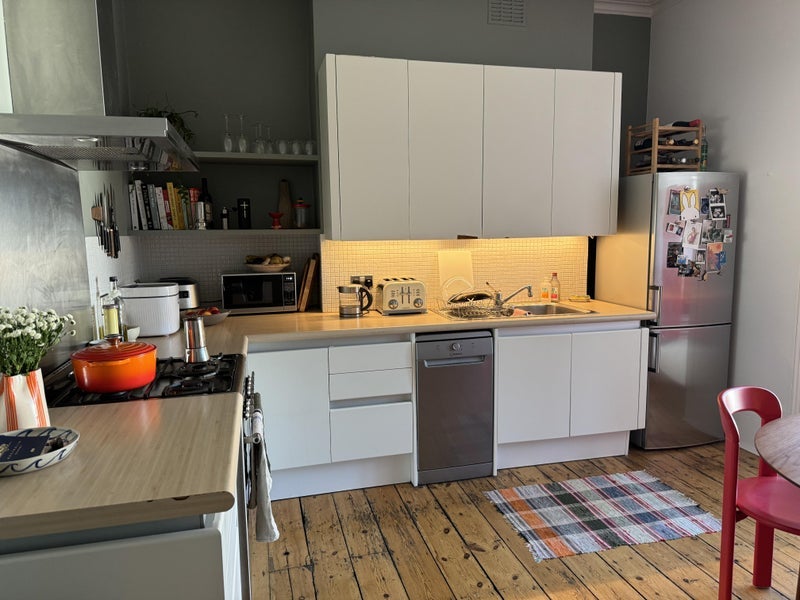 Room Mountgrove Road in Greater London