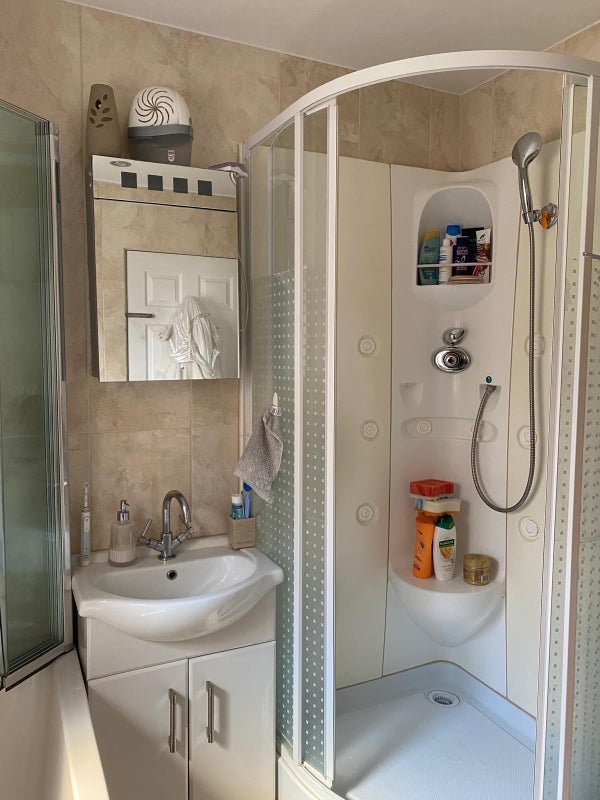 Room Crumpsall Street in Greater London
