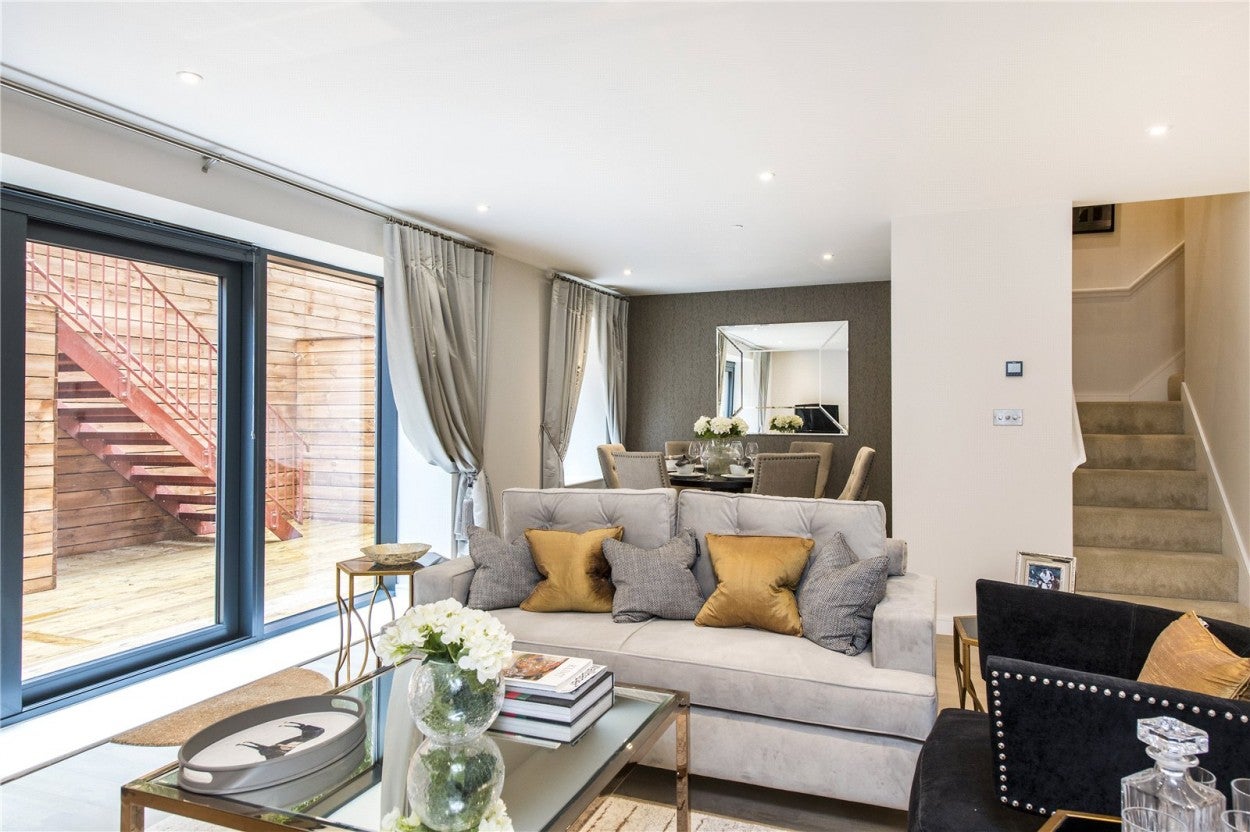 Flat Finchley Road in Greater London