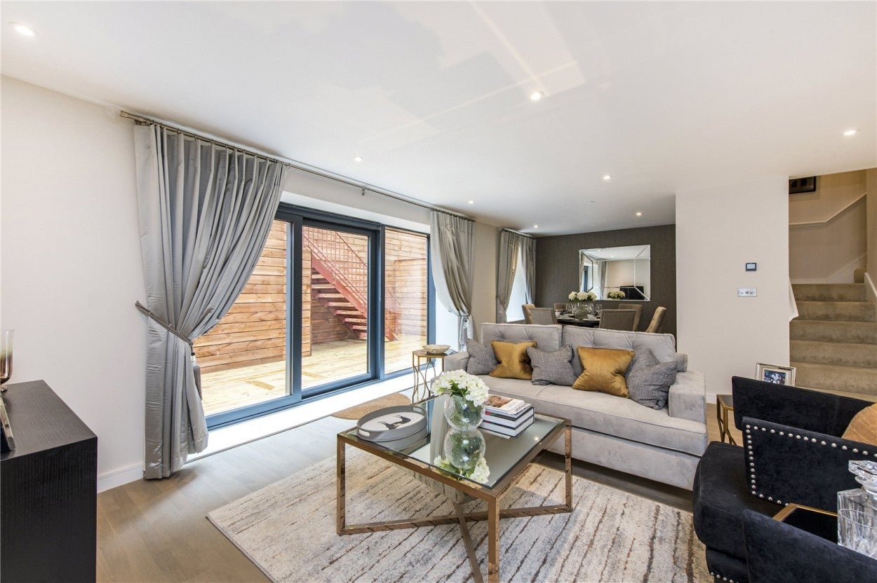 Flat Finchley Road in Greater London