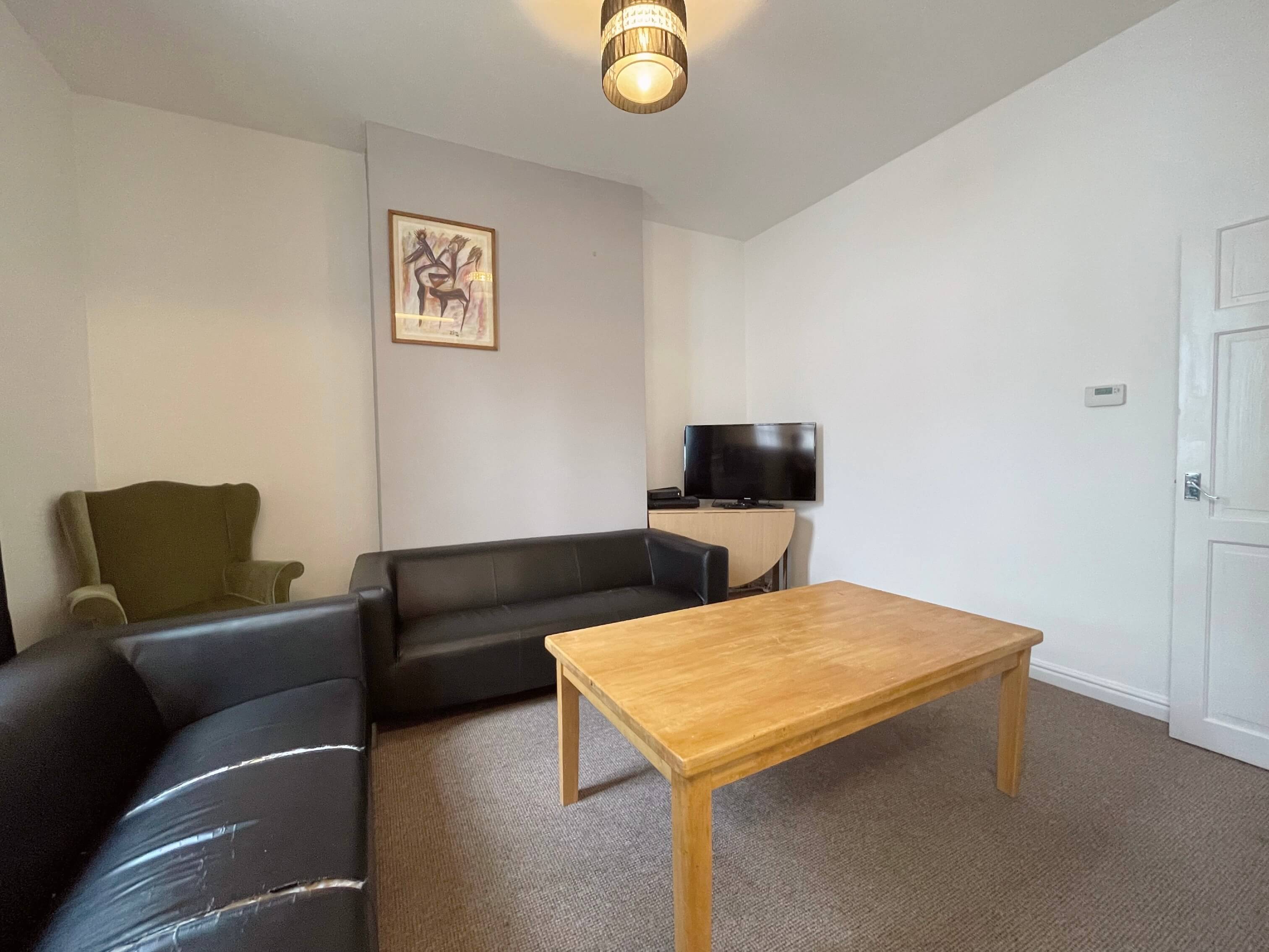 Room Looe Street in Plymouth