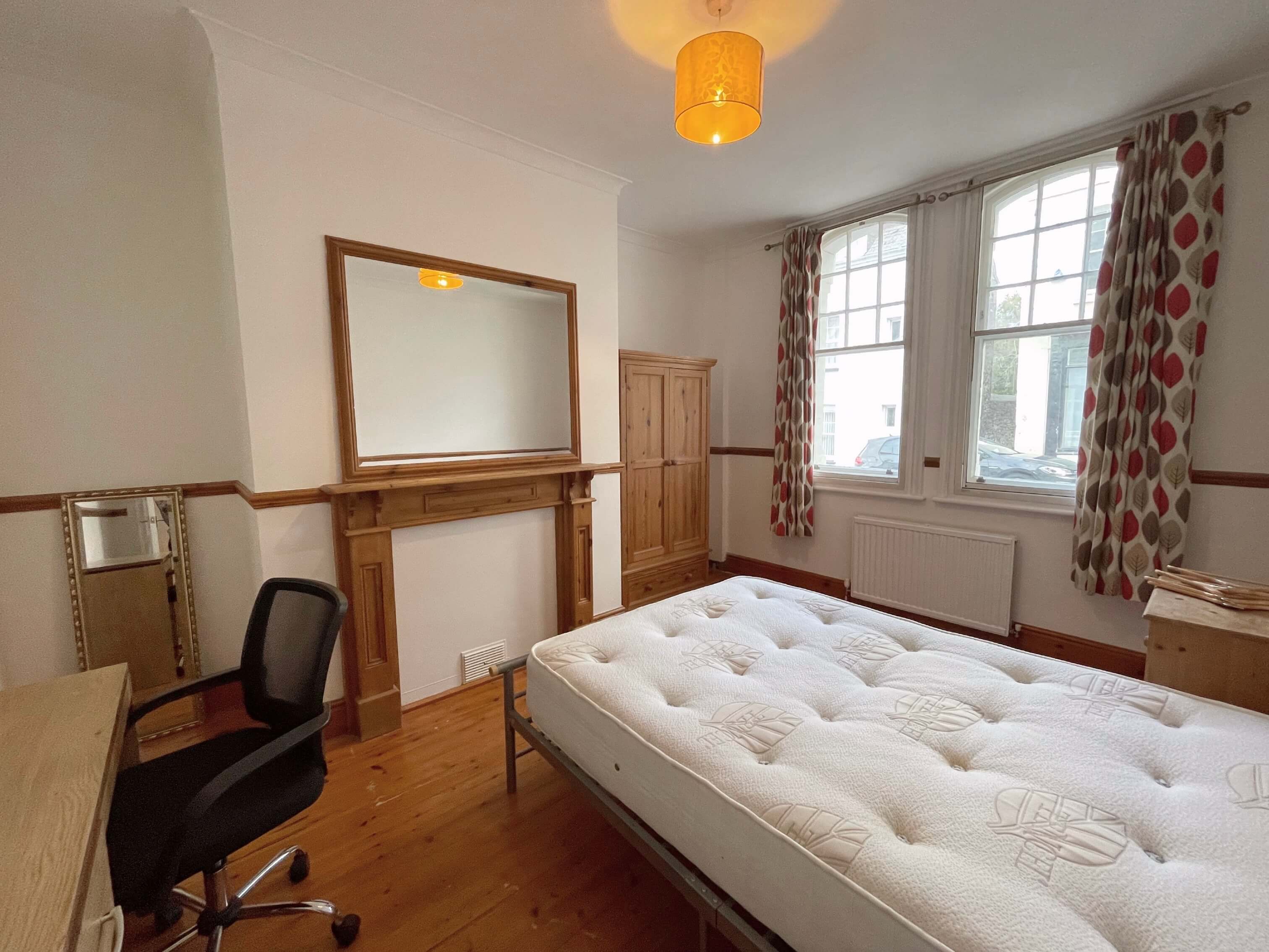 Room Looe Street in Plymouth