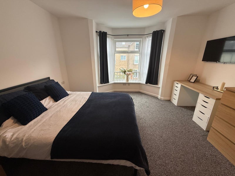 Room West Hill Drive in Mansfield Woodhouse